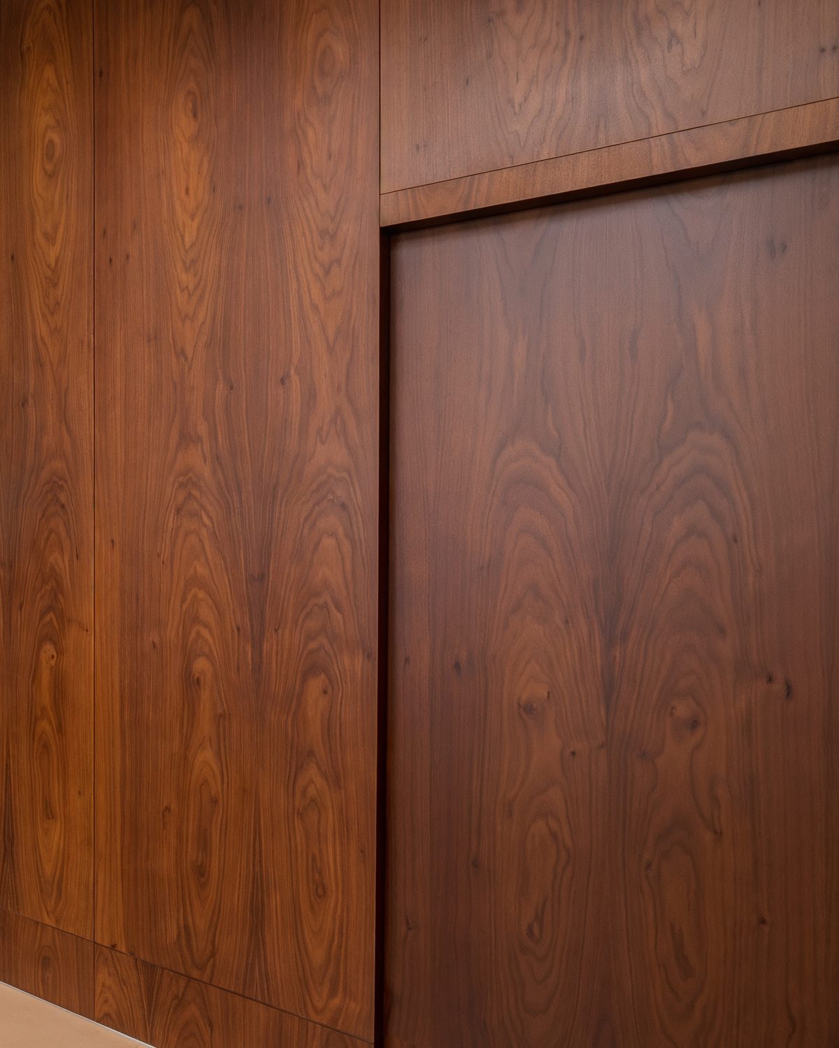 porta oculta no painel, casa VL.